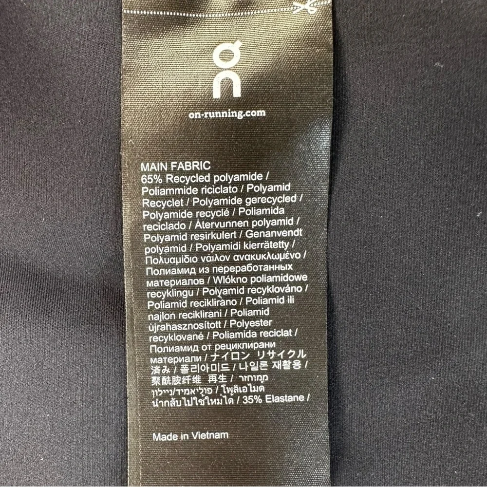 On Running Women Trail Tights Cropped Leggings M Black Pockets Knee Grippers - Picture 8 of 10